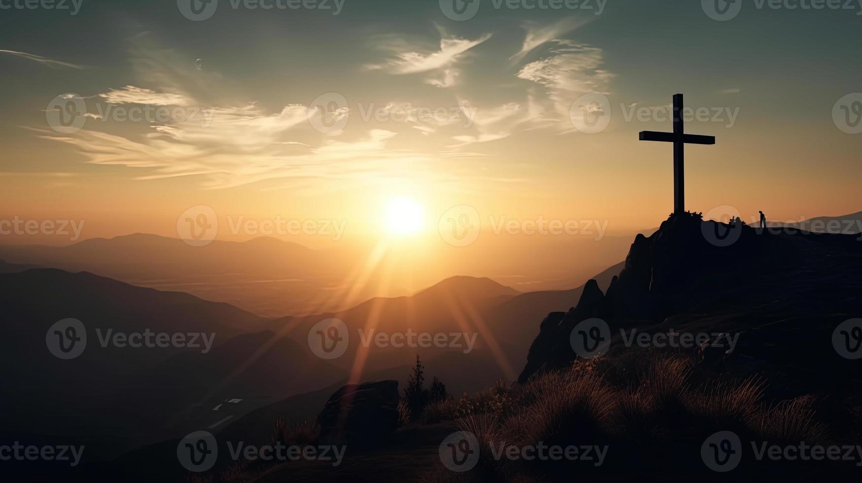 montaña majestad artístico silueta de crucifijo cruzar en contra puesta de sol cielo foto