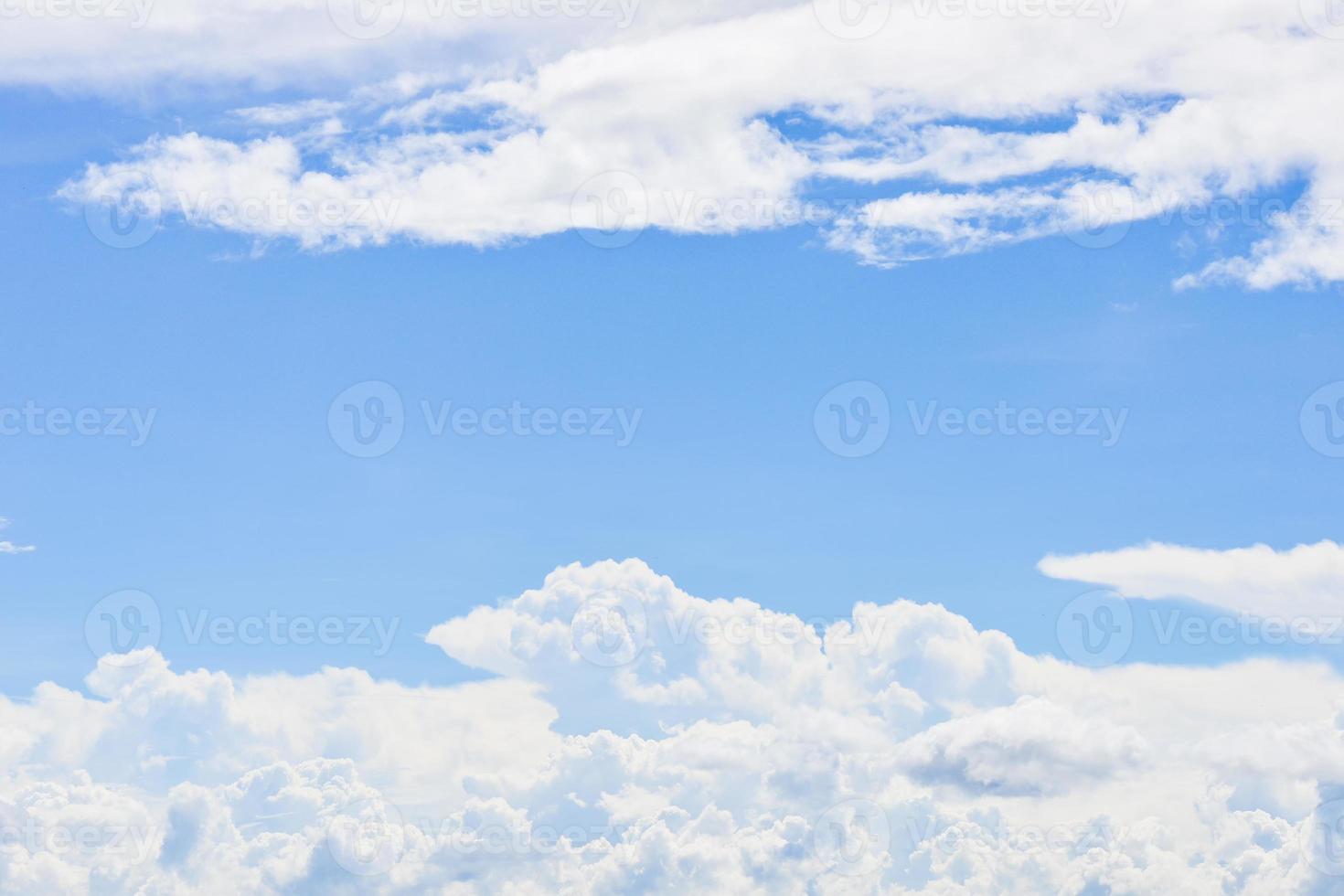 cielo azul y nubes foto