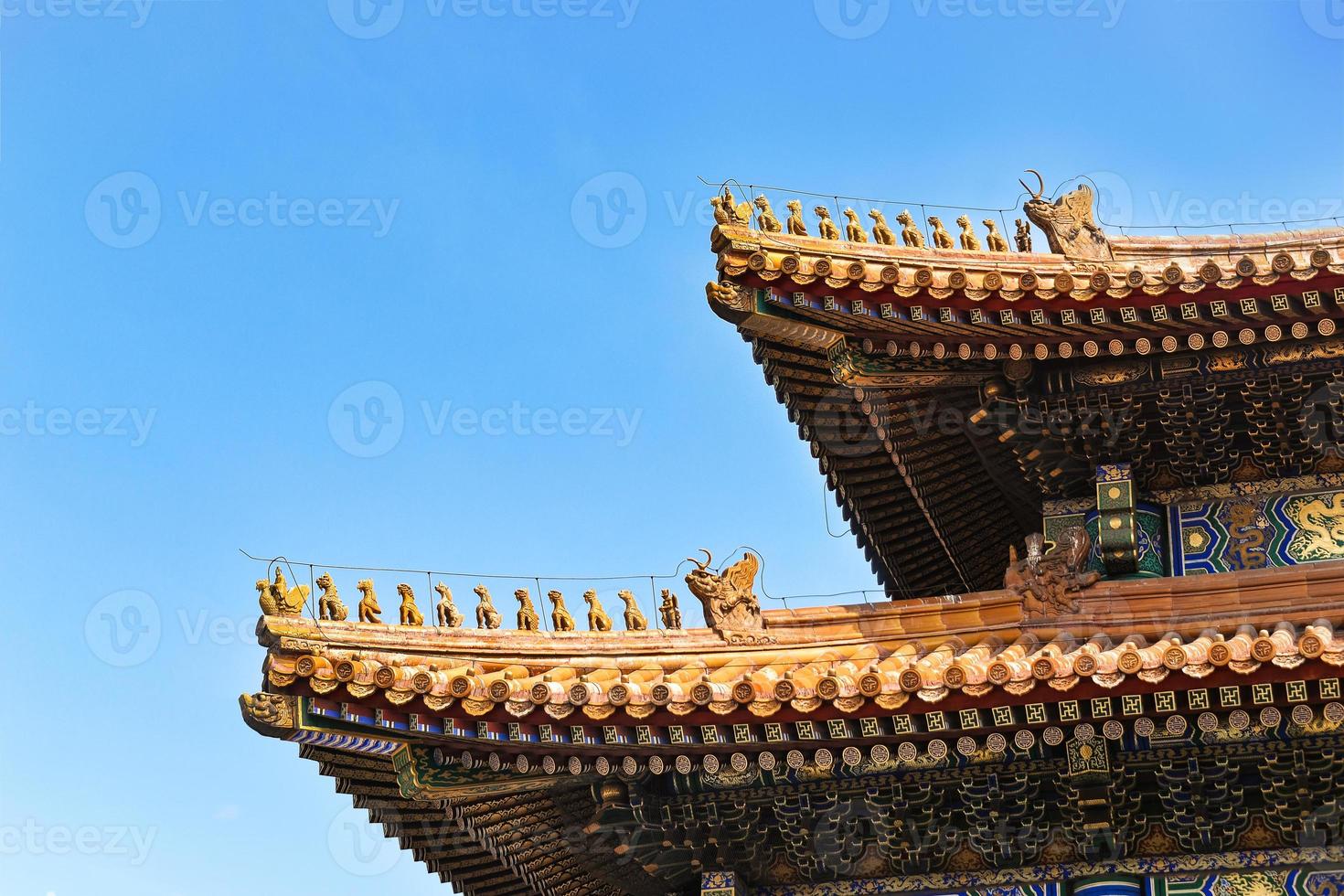 techo de el salón de supremo armonía-en el prohibido ciudad, Beijing. el número de caracteres indicar ese esta estaba un edificio de el más alto importancia. foto