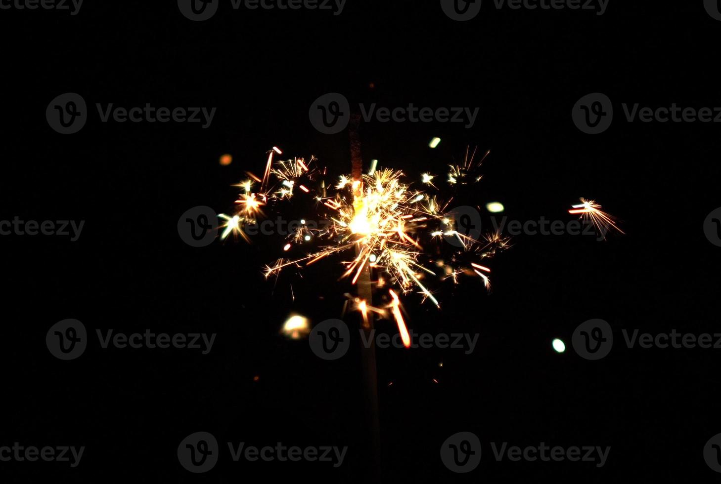 Chispas brillantes de fuego de Bengala: fotografía de stock