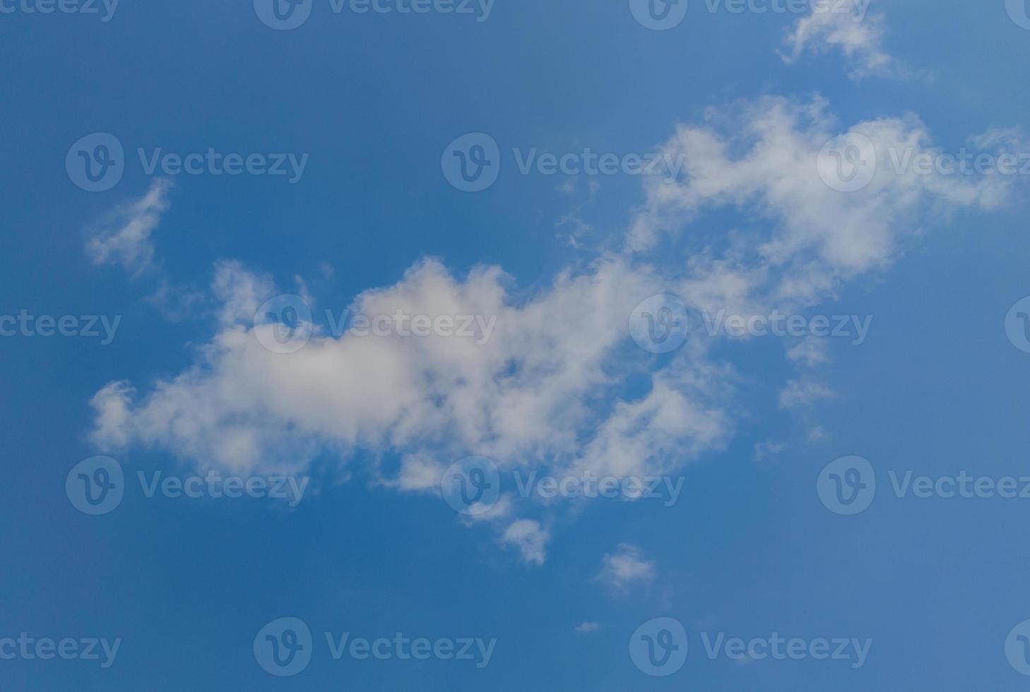 azul brillante cielo estacional paisaje antecedentes cielo con claraboya foto