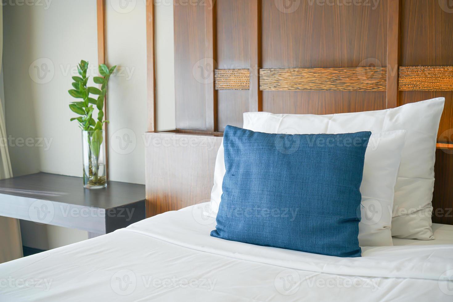 comfortable pillows and white pillows on bed photo