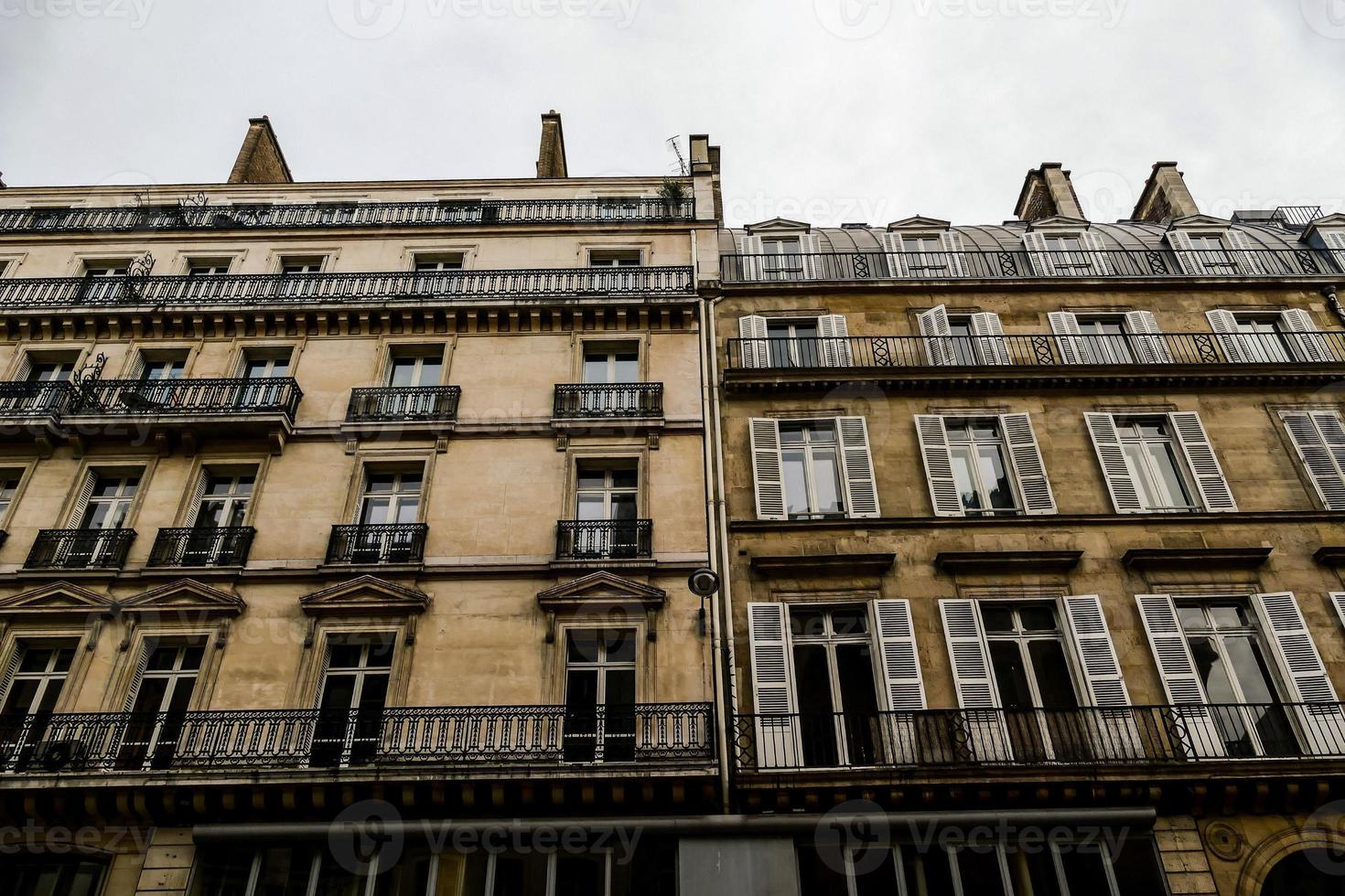 edificios de un antiguo europeo ciudad foto