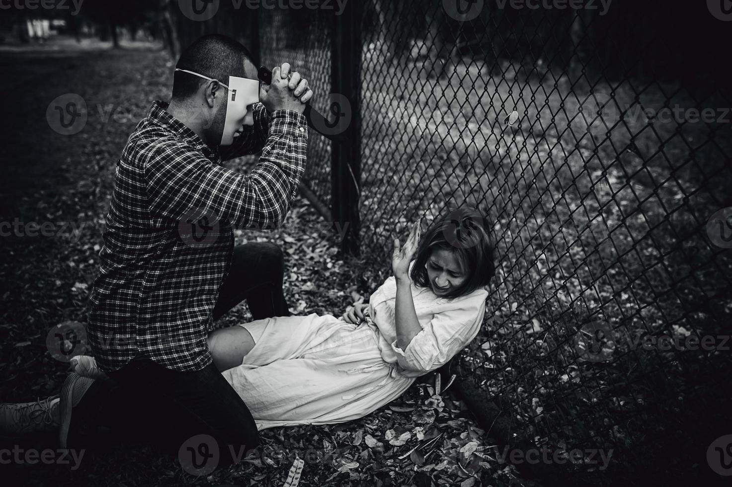 un de serie asesino escena es acerca de a matar un asiático mujer,concepto novela de suspenso escena, halloween festival foto