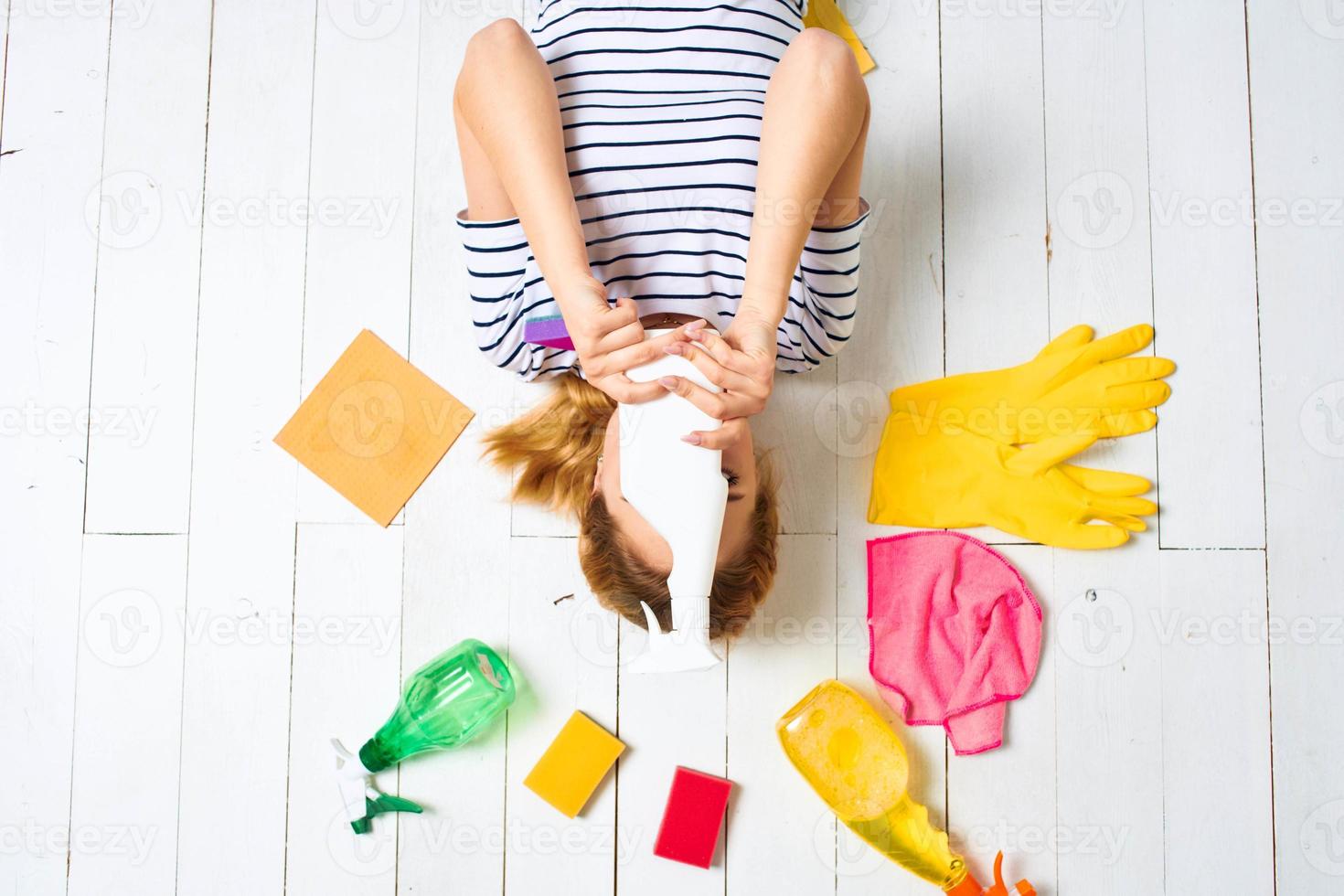lady rubber gloves for cleaning detergent service photo
