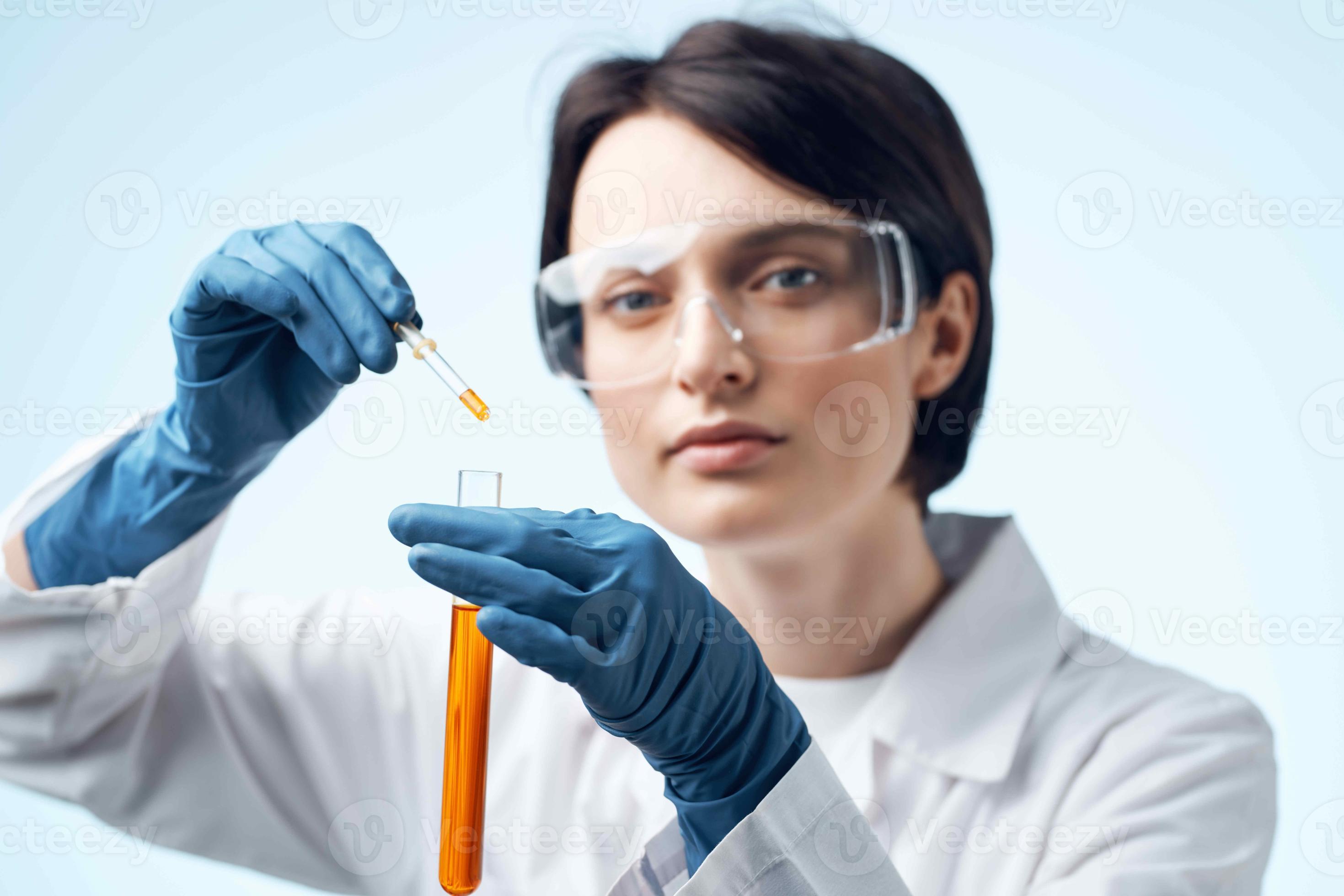 woman laboratory assistant biology science research analysis 21986710