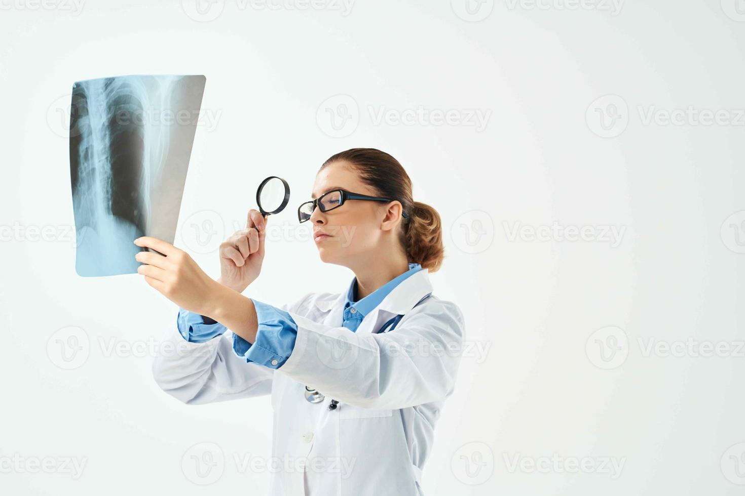 médico con médico radiografía diagnósticos hospital para profesionales foto