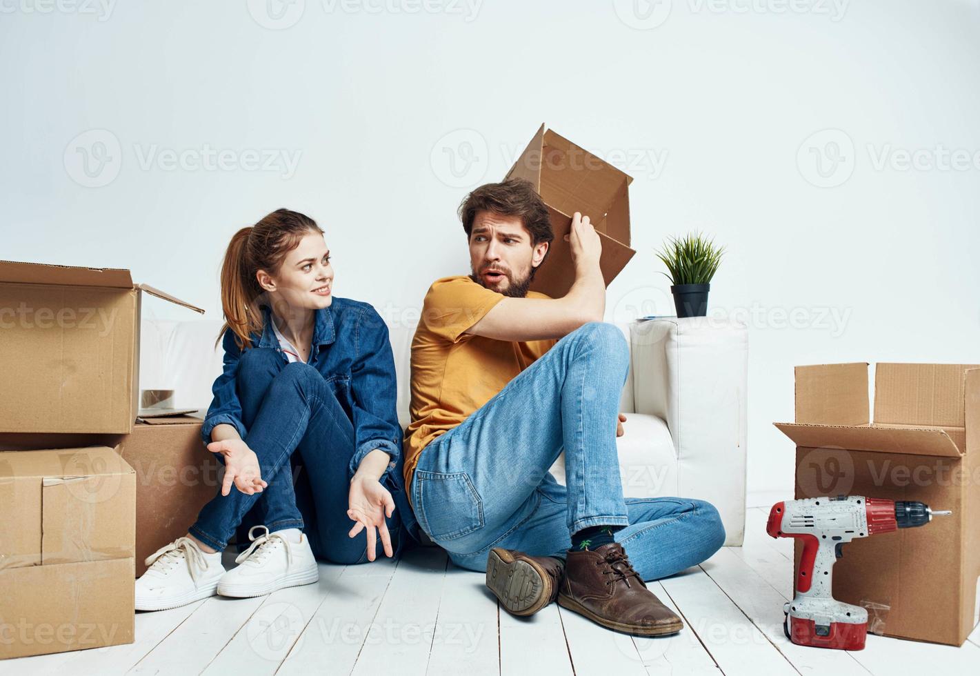 Pareja en amor Moviente corto herramientas en conserva flor hombre y mujer foto