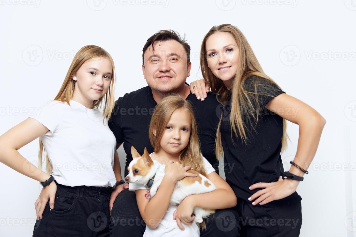 familia foto con perro amistad abrazo divertido