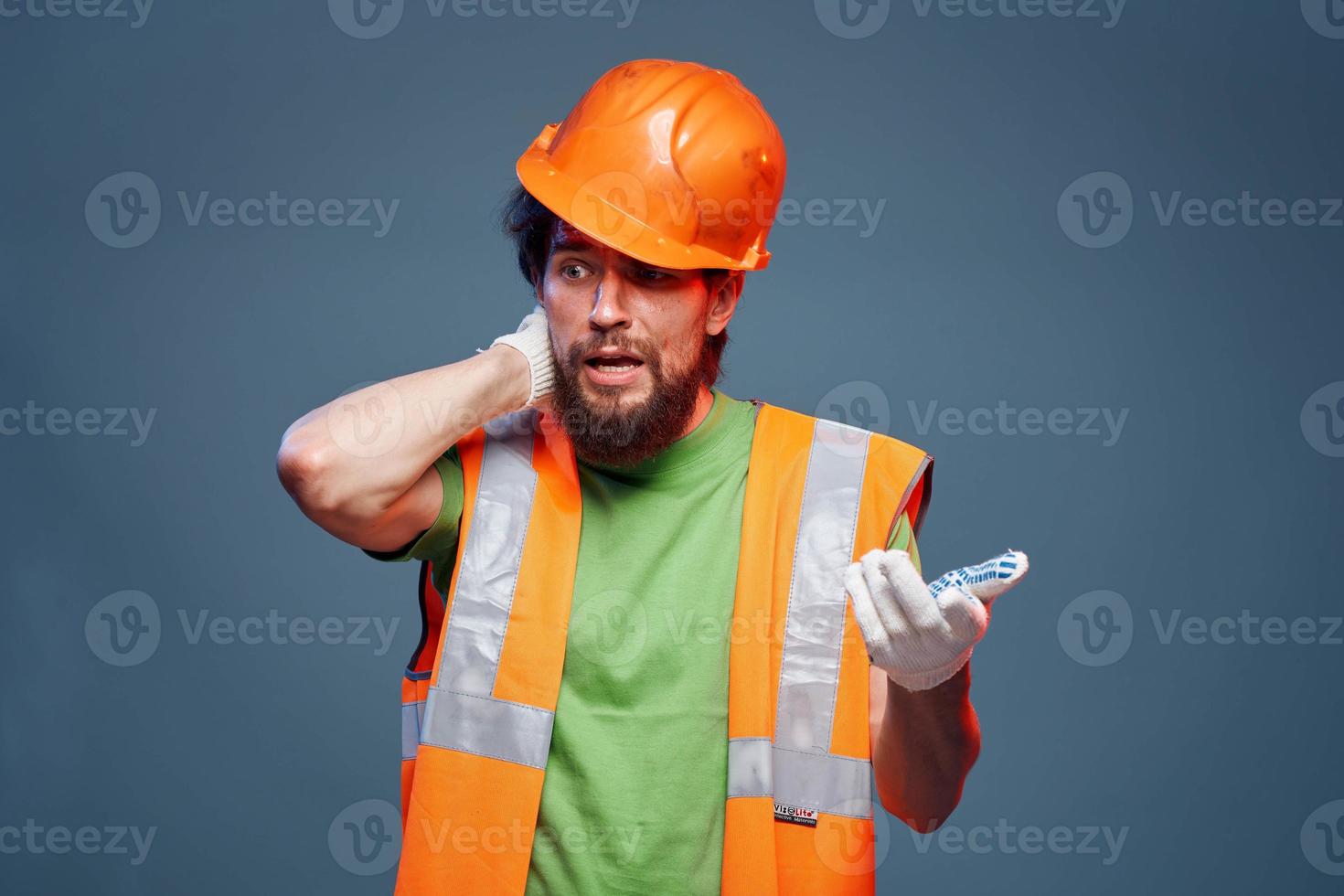 A bearded man in a builder in the form of emotions of a security Professional photo