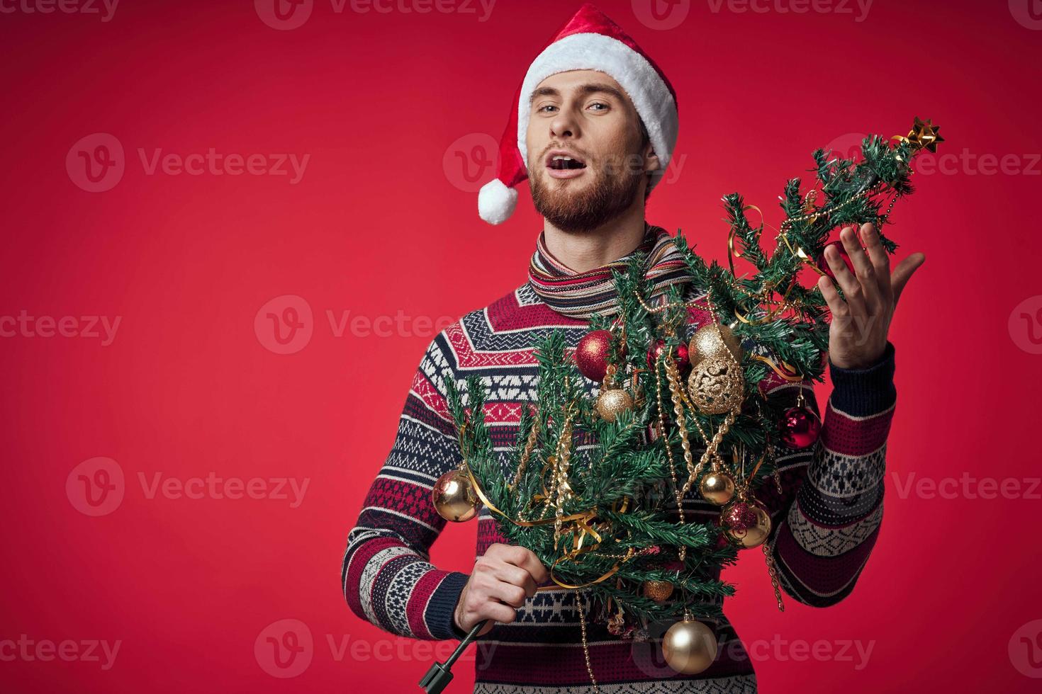 hombre vistiendo Navidad ropa Navidad árbol decoración fiesta foto