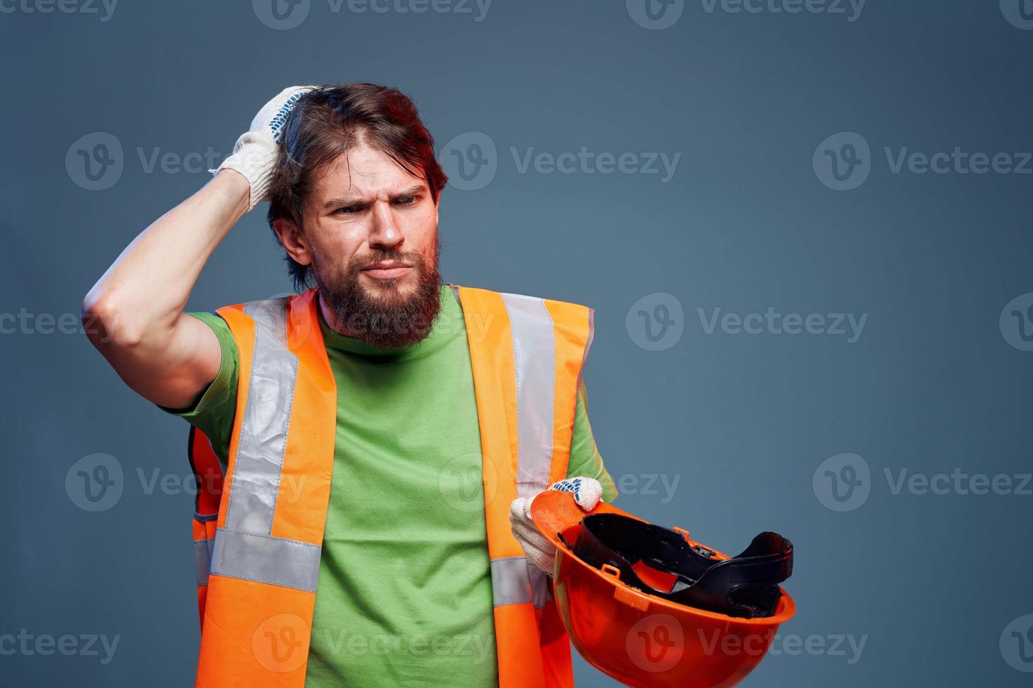 A bearded man in a builder in the form of emotions of a security Professional photo