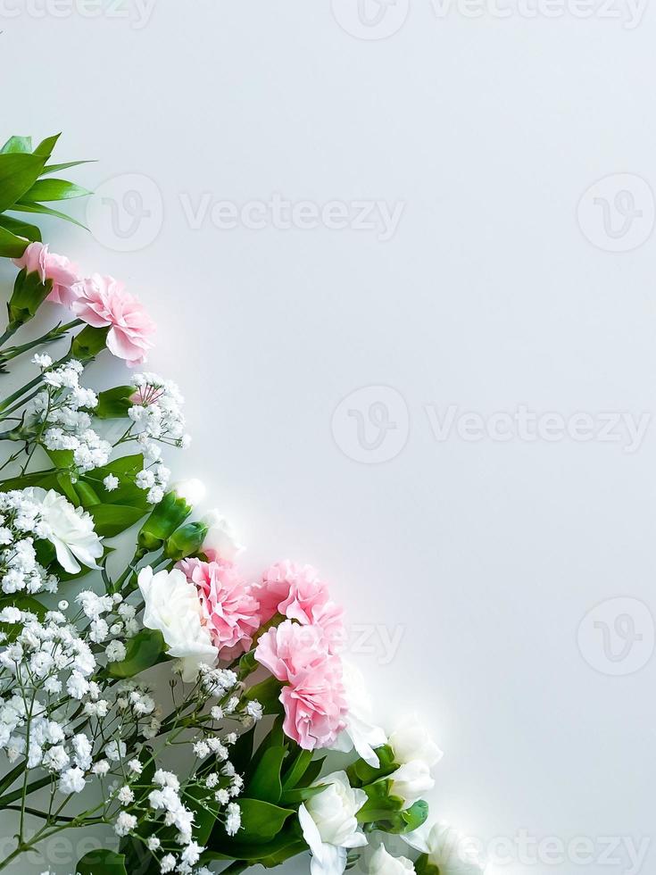 Close up photo of a bouquet of pink and white