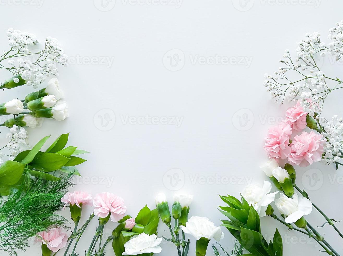 Close up photo of a bouquet of pink and white