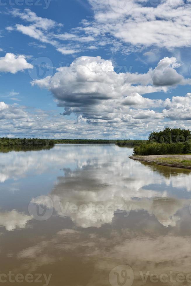 hermosa verano río paisaje foto