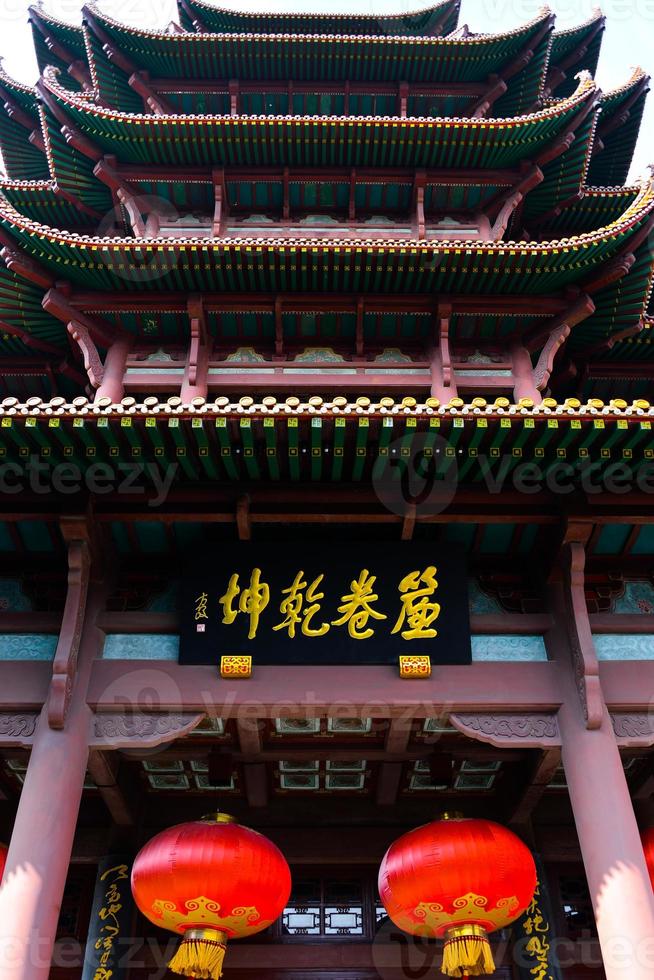 el amarillo grua torre, situado en serpiente colina en wuchang, es uno de el Tres famoso torres sur de Yangtze río, china foto