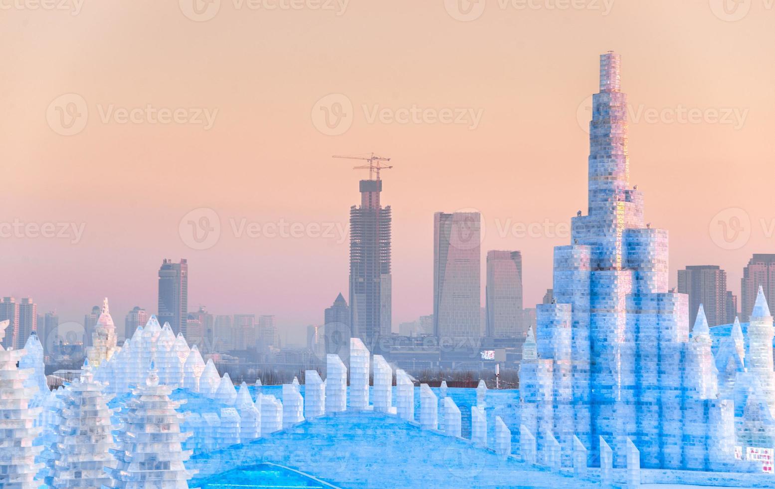 Harbin internacional hielo y nieve escultura festival es un anual invierno festival en harbin, porcelana. eso es el mundo mas grande hielo y nieve festival. foto