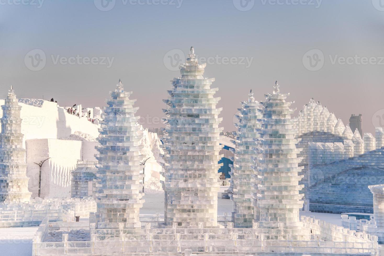 Harbin internacional hielo y nieve escultura festival es un anual invierno festival en harbin, porcelana. eso es el mundo mas grande hielo y nieve festival. foto