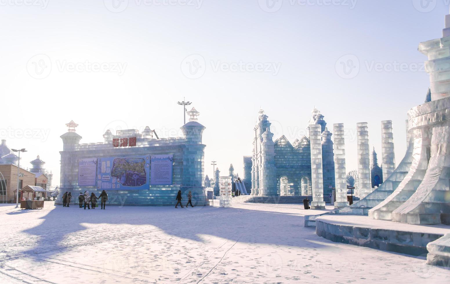 Harbin internacional hielo y nieve escultura festival es un anual invierno festival en harbin, porcelana. eso es el mundo mas grande hielo y nieve festival. foto