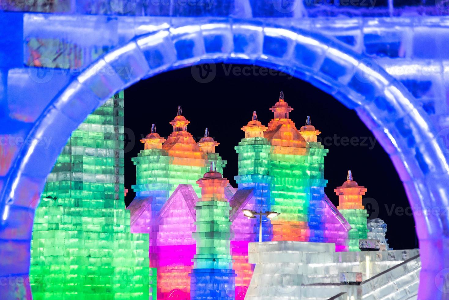 Harbin internacional hielo y nieve escultura festival es un anual invierno festival en harbin, porcelana. eso es el mundo mas grande hielo y nieve festival. foto