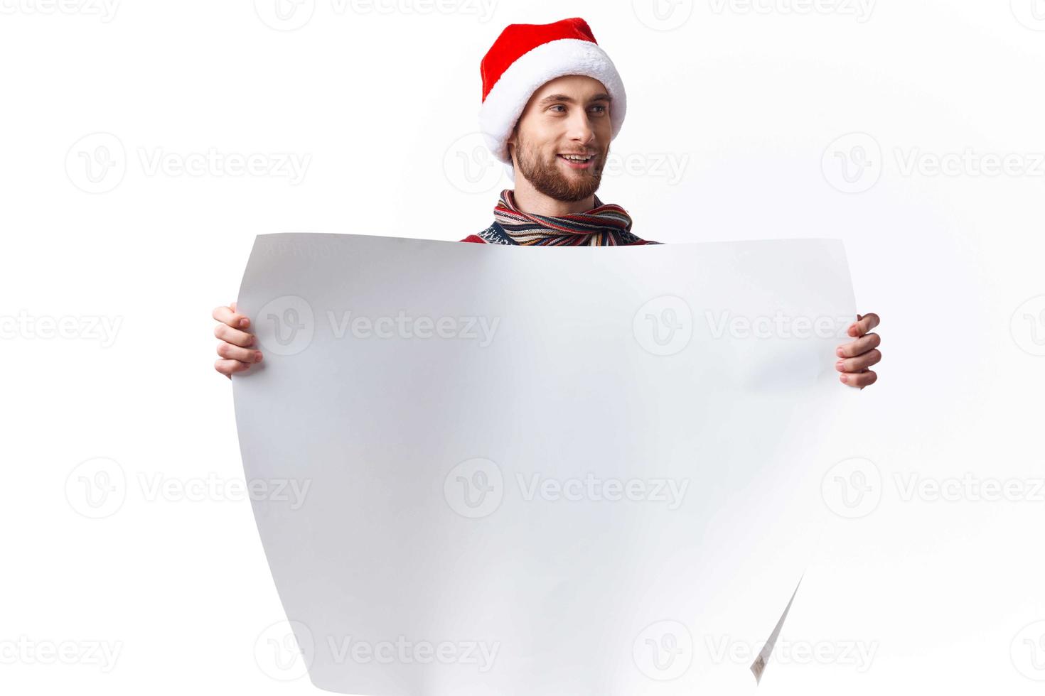 hermoso hombre en un Navidad sombrero con blanco Bosquejo póster Navidad espacio de copia estudio foto