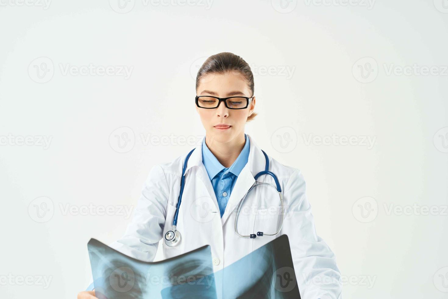 mujer radiólogo rayos X examen profesionales diagnósticos foto