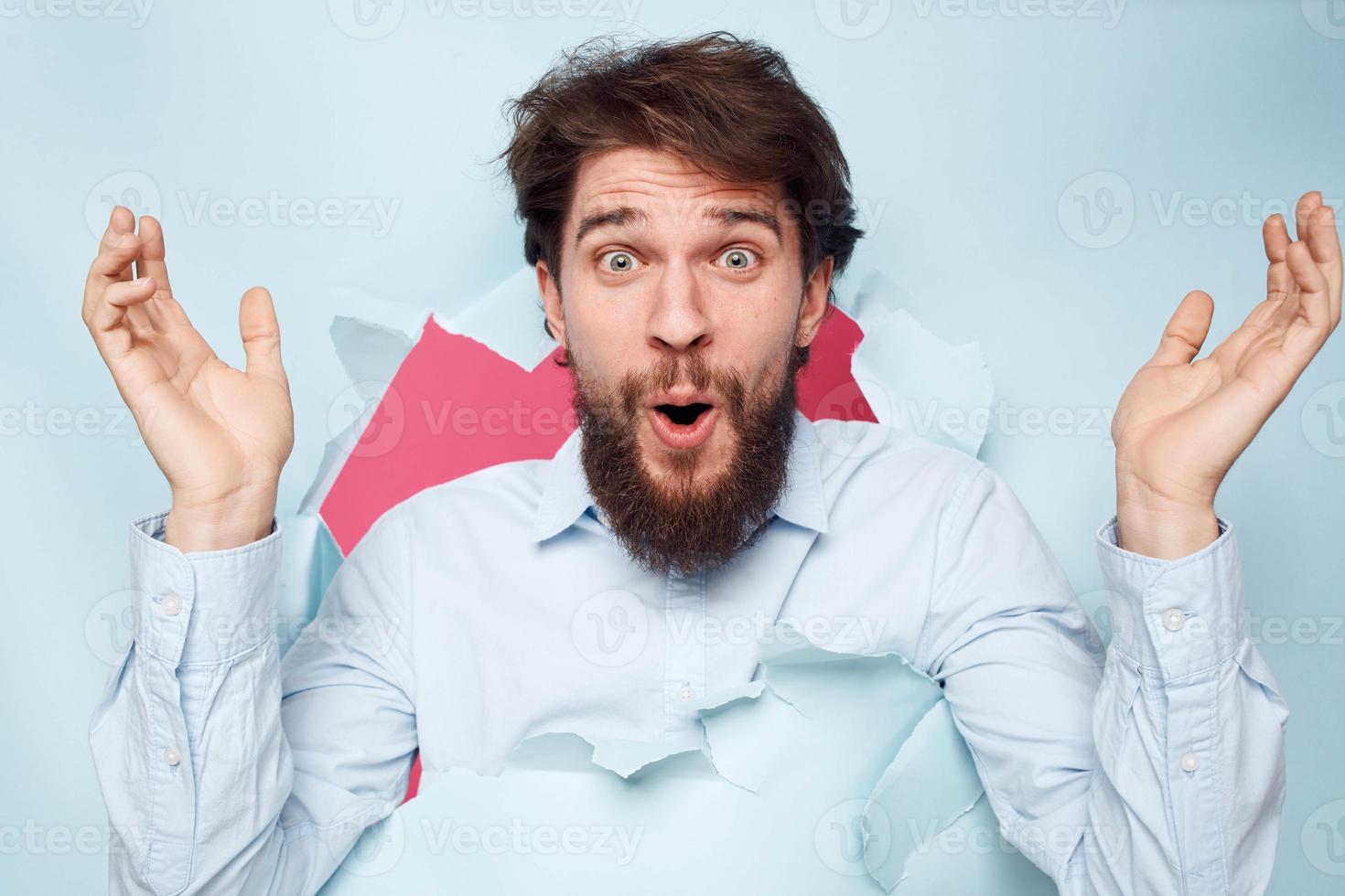 negocio hombre en camisa emociones gestos con manos estilo de vida foto