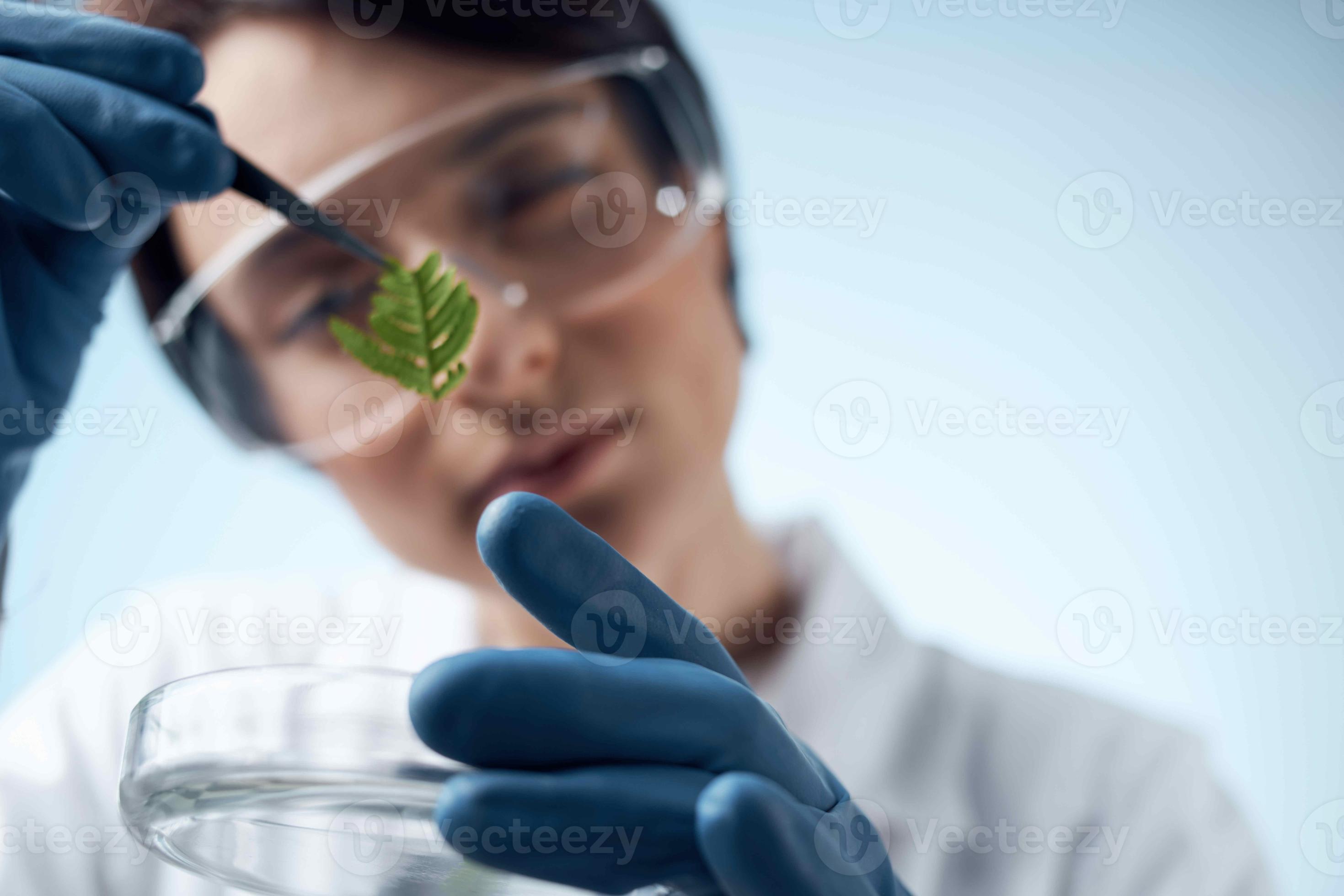 Woman in white coat biology laboratory research science 22066622 Stock