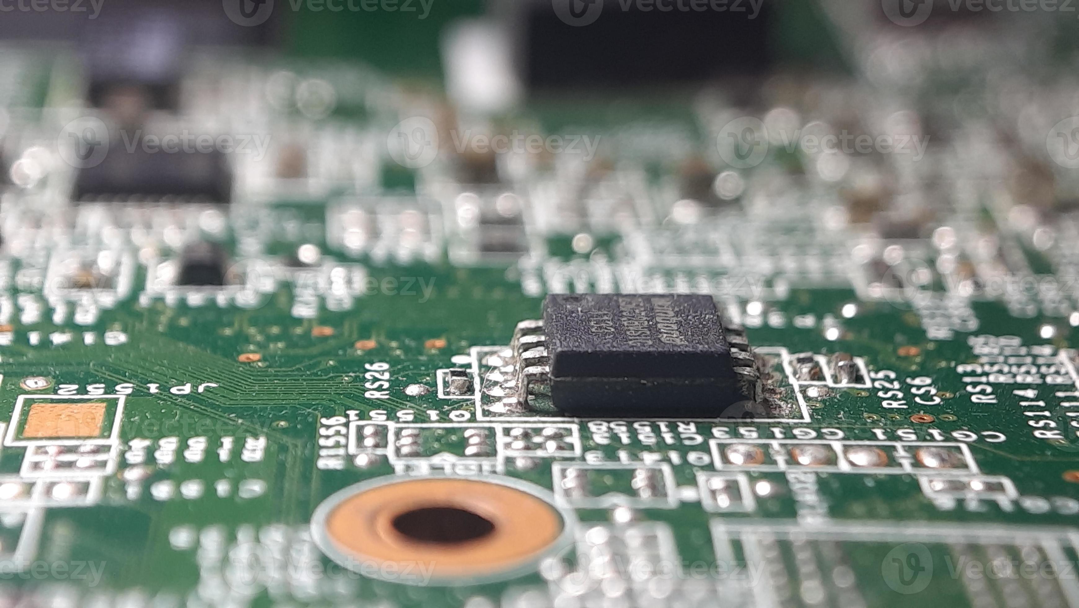 installing a 3 leg transistor in the pcb circuit so that it returns to