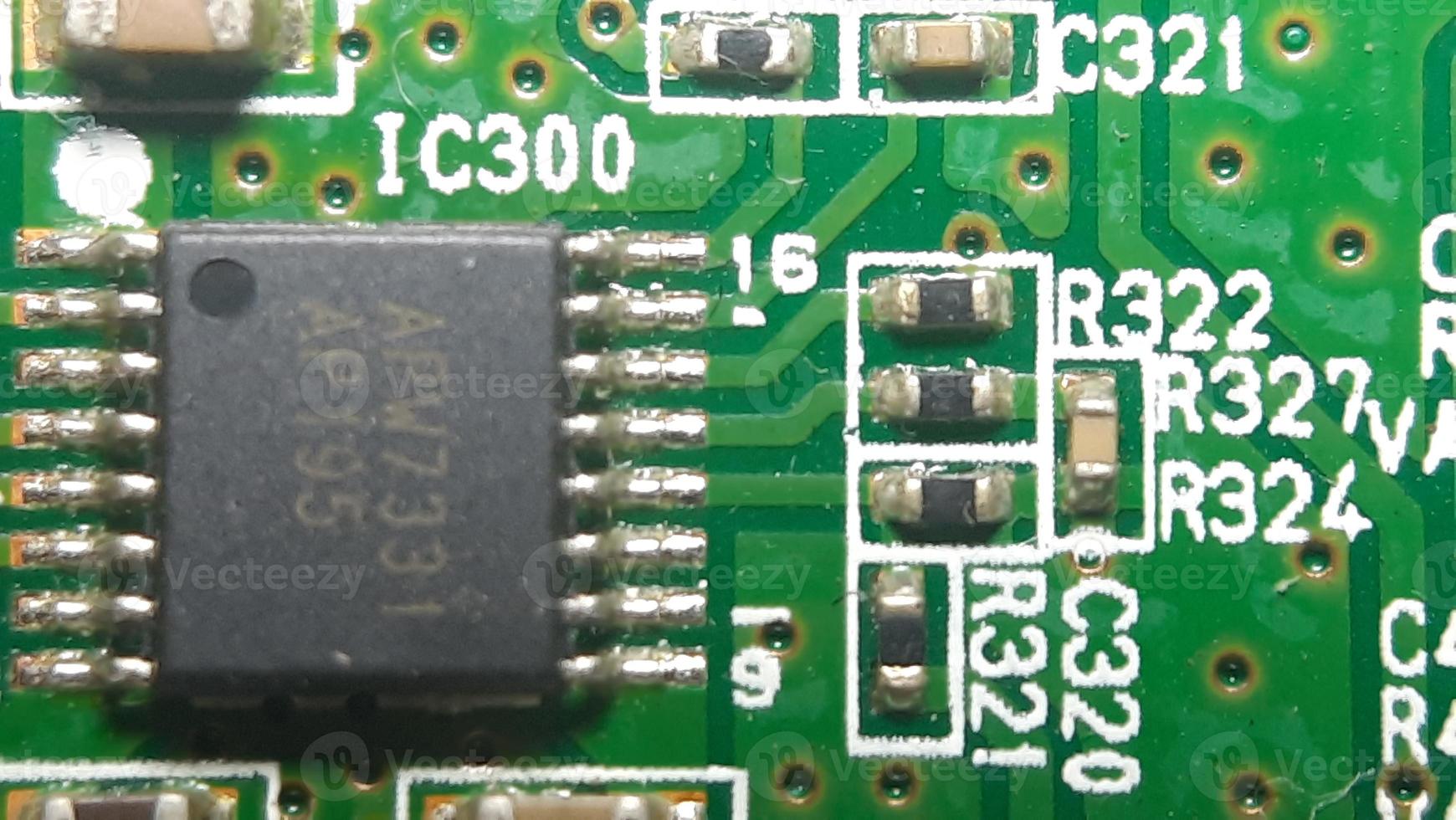 installing a 3 leg transistor in the pcb circuit so that it returns to