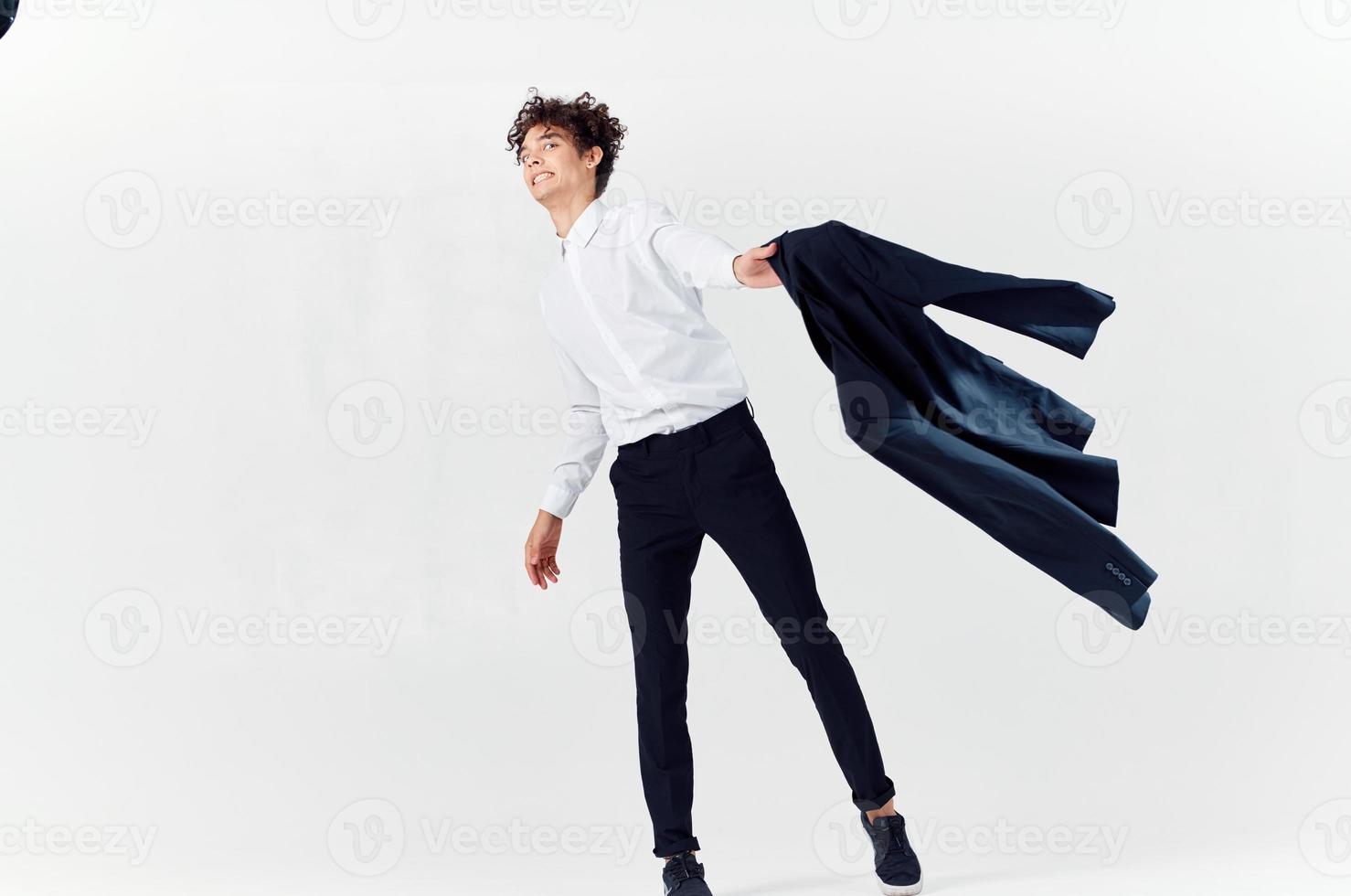 hombre en traje chaqueta participación Moda lleno longitud posando foto