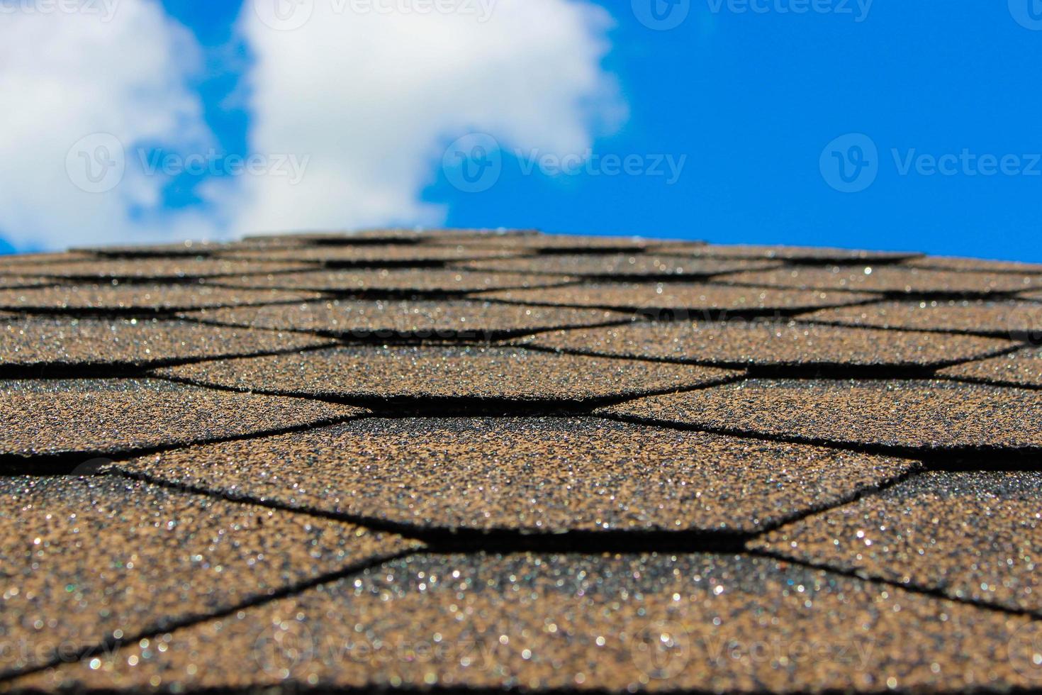 The roof of the house in the background of the sky photo