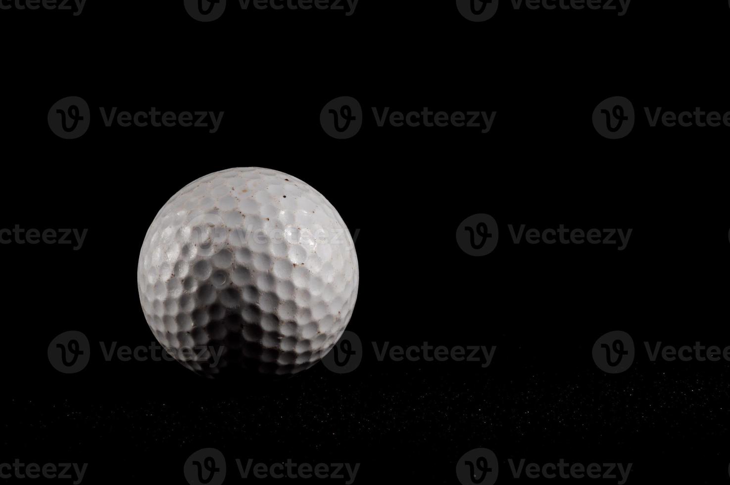 golf pelota aislado en negro antecedentes foto