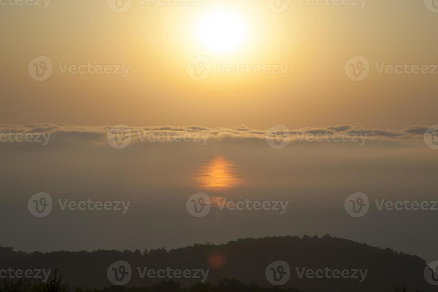 el amanecer en calistepe montaña foto