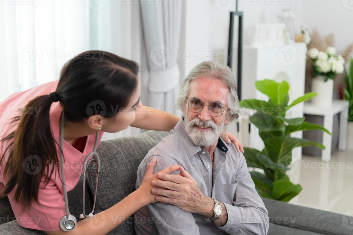 Caregiver for an elderly man Weekly check-ups at the patient's residence. Ready to give medical advice and talk about various stories, exchange each other happily. photo