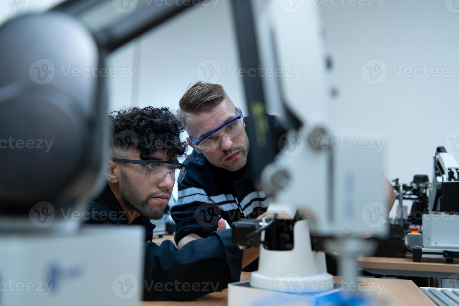 The robotic hand technology teacher is instructing new pupils on how to construct robotic hands for a variety of industrial applications. photo