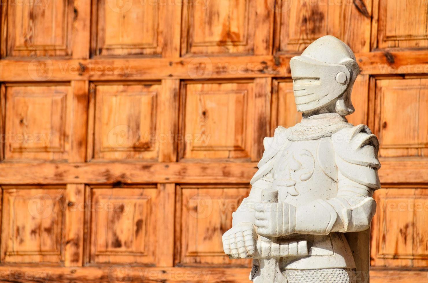 White knight statue photo