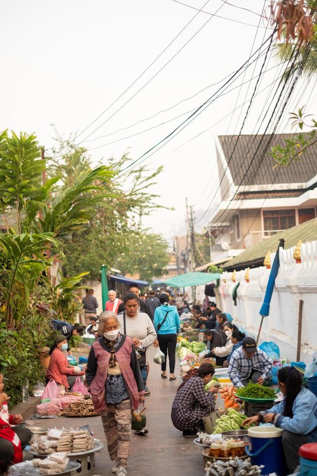 luang prabang Laos , feb 27 2023, luang prabang Mañana mercado es un maravilloso sitio a encontrar interesante y auténtico alimento. foto