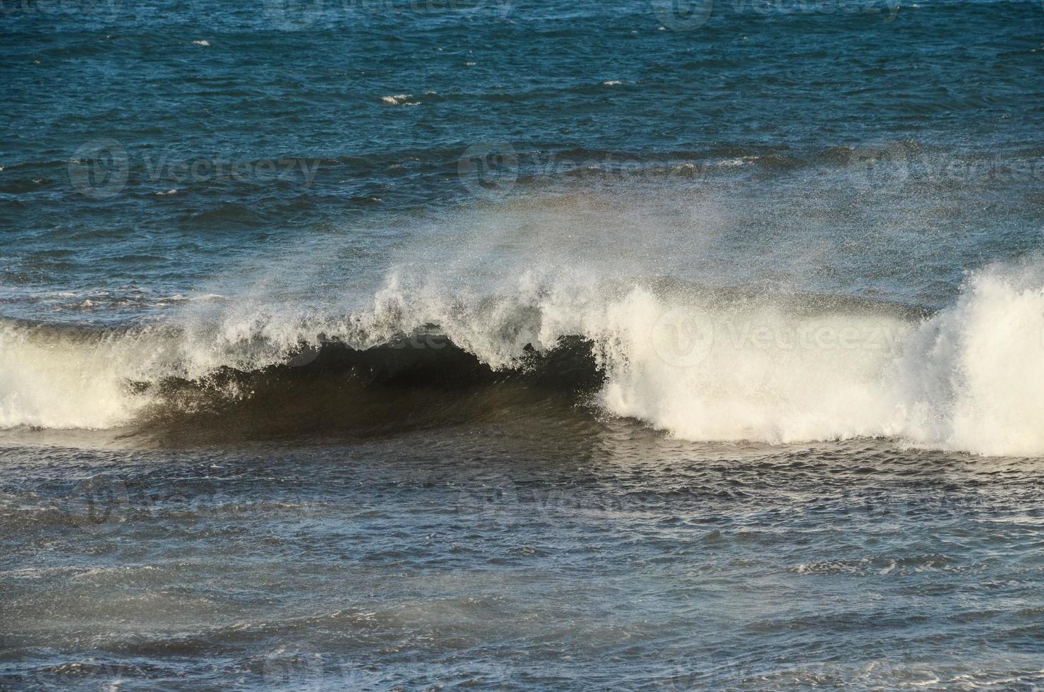 Huge sea waves photo