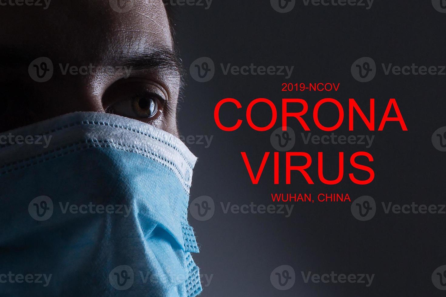 hombre con máscara protectora. nuevo coronavirus 2019-ncov de china foto