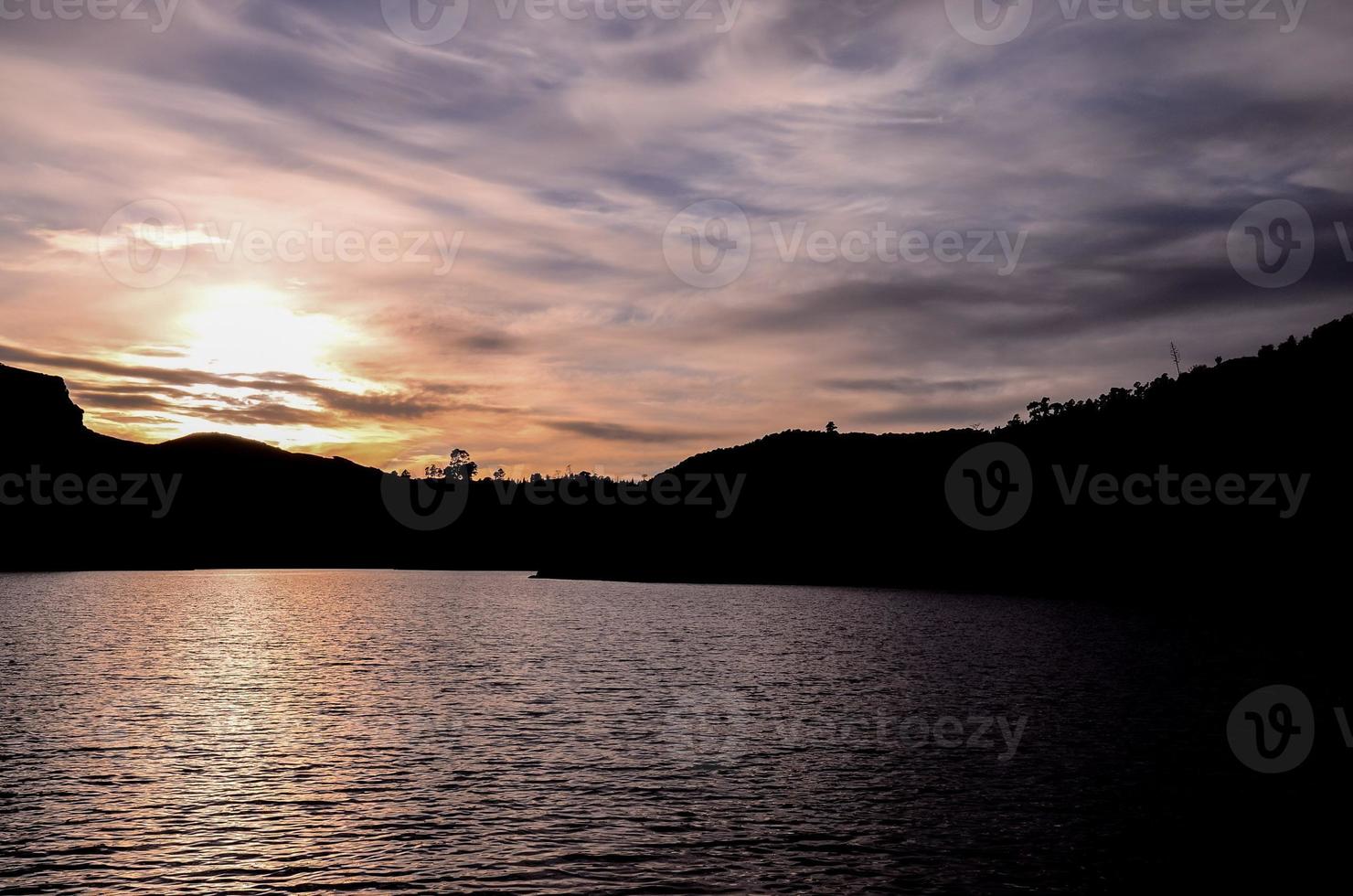 cielo colorido al atardecer foto