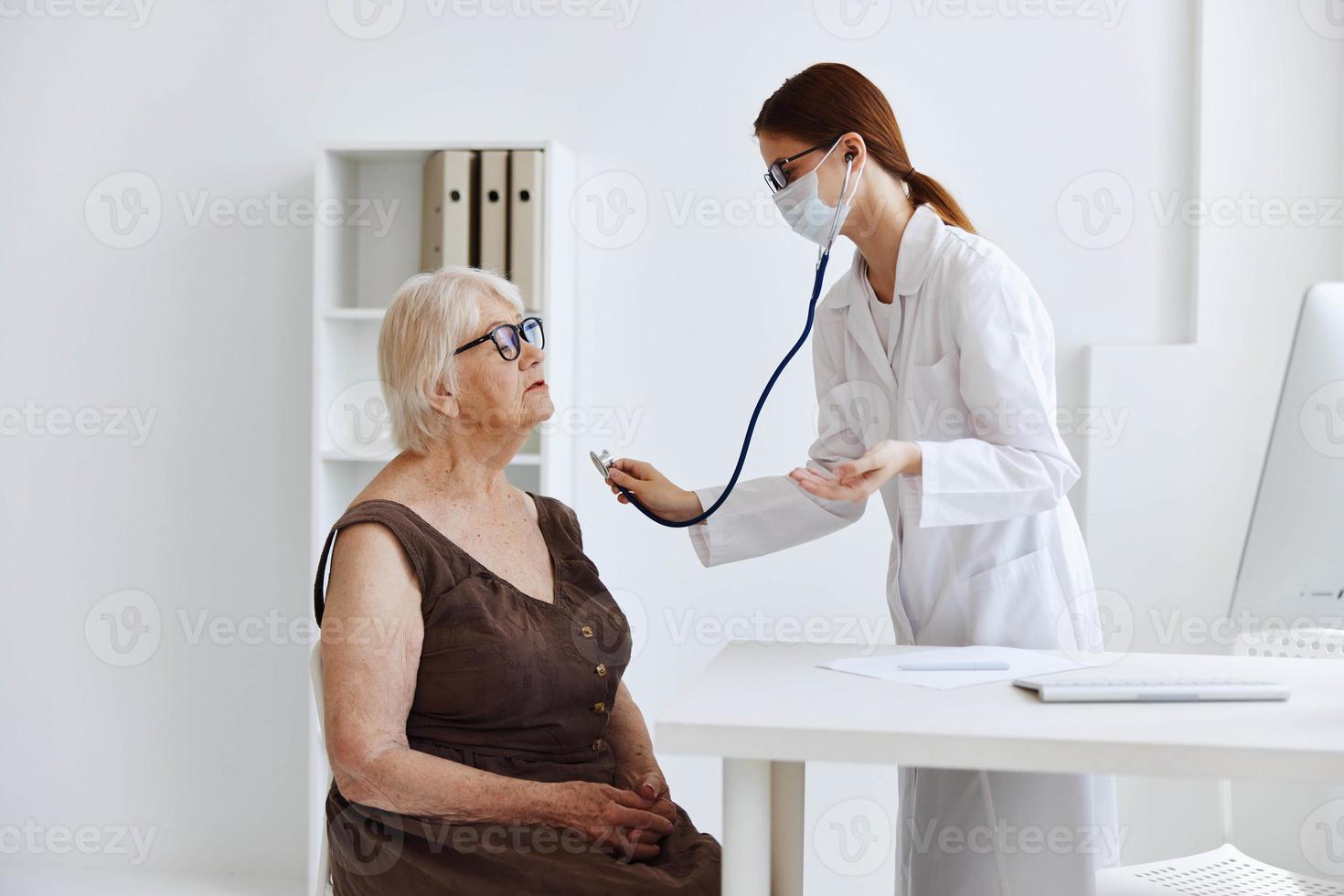 enfermero en blanco Saco estetoscopio examen profesional Consejo foto