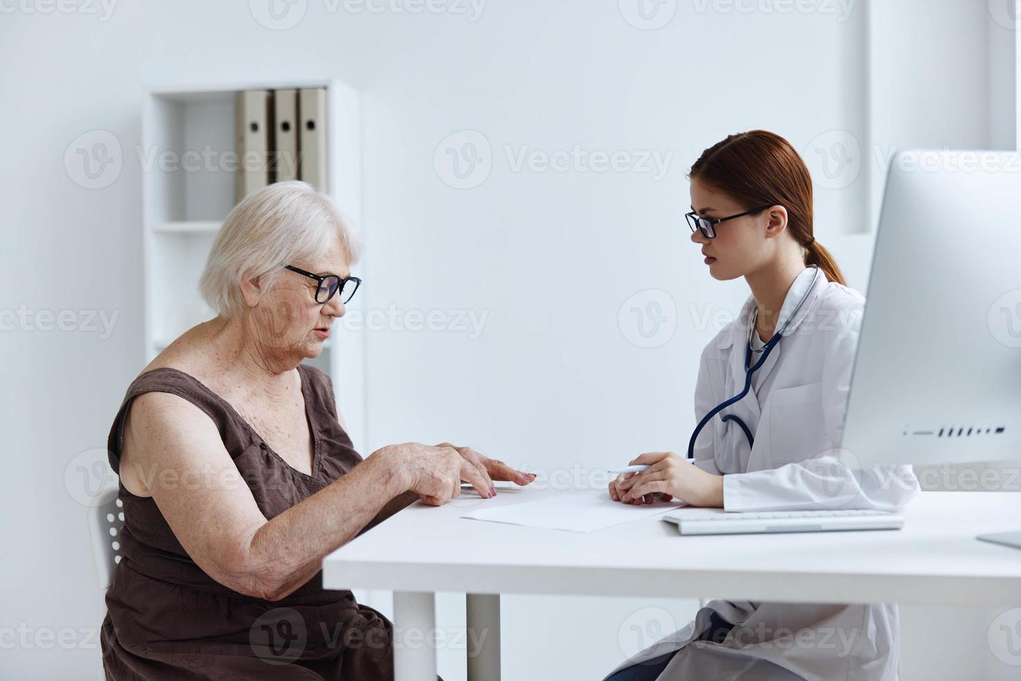 patient communicates with the doctor doctor assistant photo