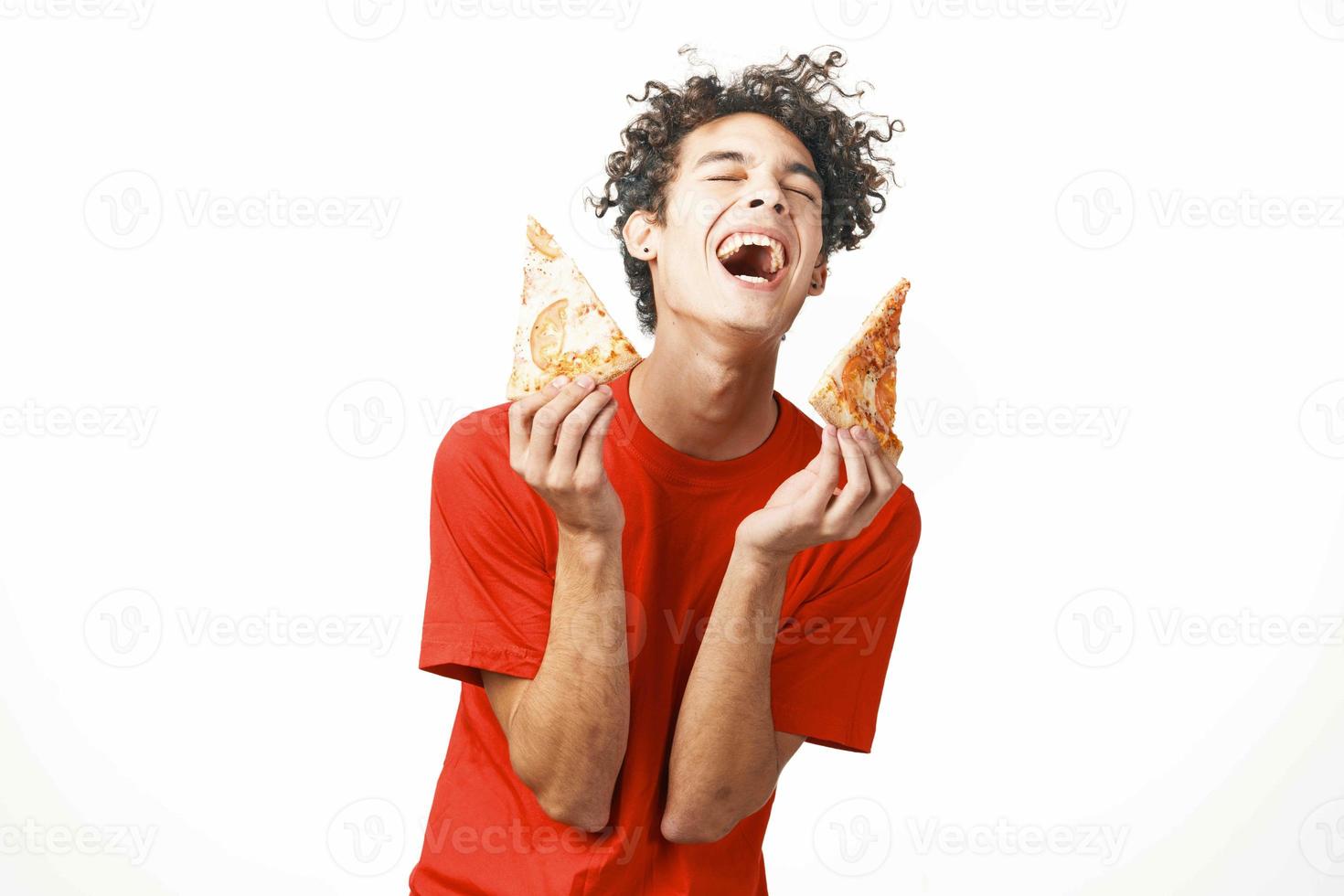 chico en rojo camiseta rápido comida dieta comida bocadillo ligero antecedentes foto