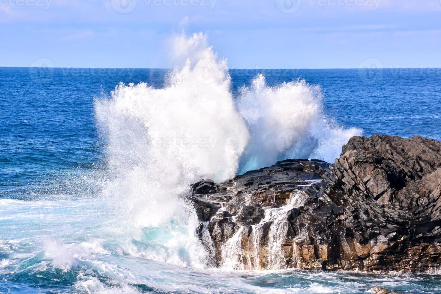 Huge sea waves photo