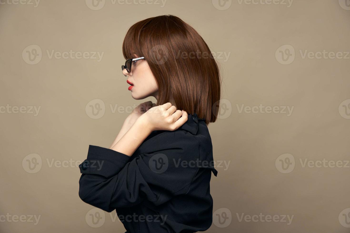 morena lado ver elegante apariencia foto