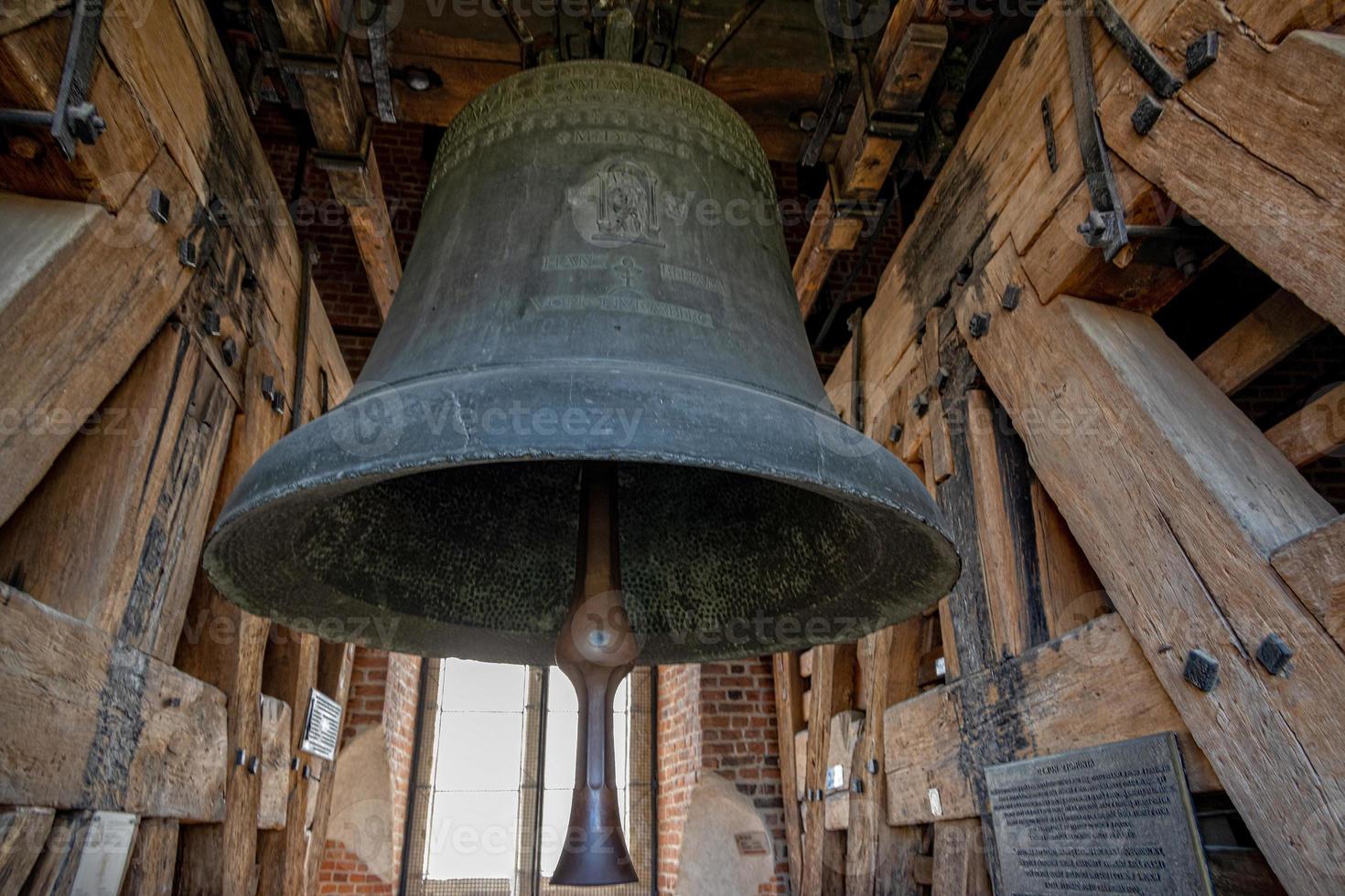 antiguo histórico famoso zigmunto Iglesia campana en cracovia, Polonia foto