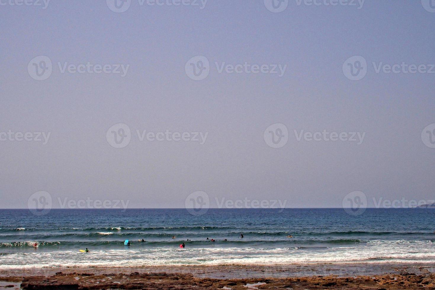 verano paisaje con playa y Oceano en el canario isla España foto