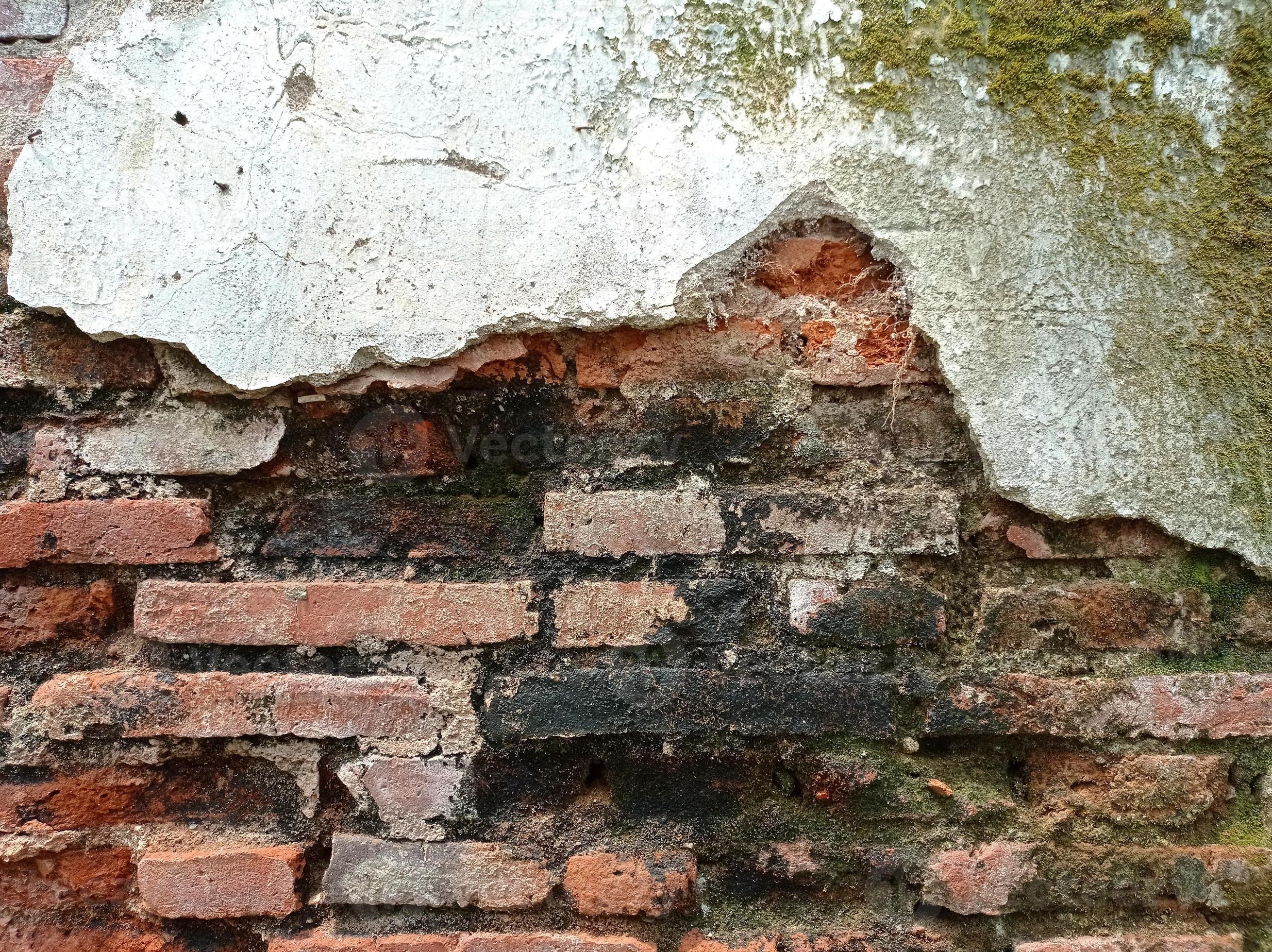 Broken wall revealing the bricks in it. Rustic and vintage wall background. 22293797 Stock Photo