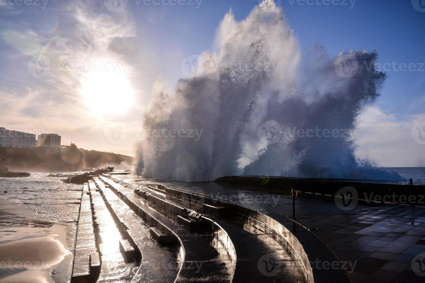 enormes olas del mar foto